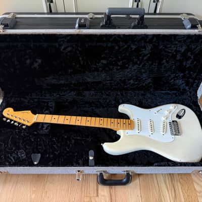 Fender Eric Johnson Stratocaster with Maple Fretboard 2005 - Present - White Blonde image 3