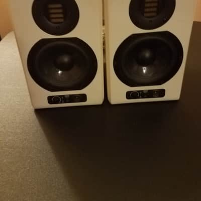 ADAM Artist 5 2014 White Pair with 1 dead power section on 1 speaker image 1