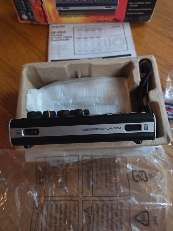 TASCAM Pocketstudio DP-004 Portable Digital 4-Track Recorder 2000s