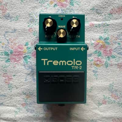 Boss TR-2 Tremolo (Silver Label) 1997 - Present - Green image 2