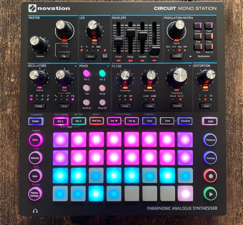 Novation Circuit Mono Station Paraphonic Synthesizer Black image 1