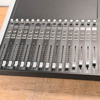 Soundcraft Si Performer 3 Digital Audio Mixer with DMX Control CG01W2A image 5