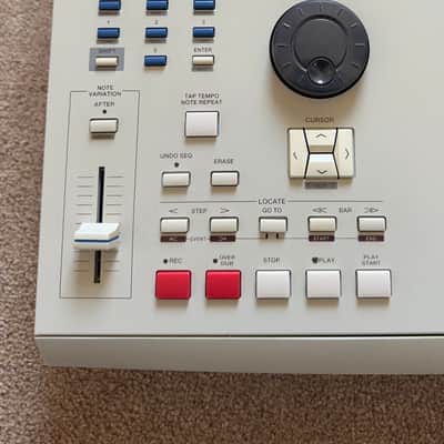 Akai MPC 2000xl | 8 Outs | Max Ram | Card Reader | New Screen | Excellent Condition image 7