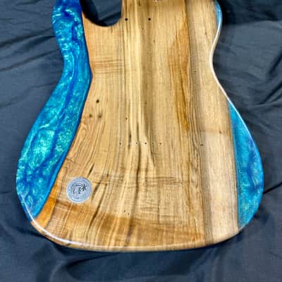 MH Customs “Tidebreaker” – Ambrosia Maple & Blue-Green Color Shift Resin T-Style Body 2026 - Nitrocellulose Gloss image 5