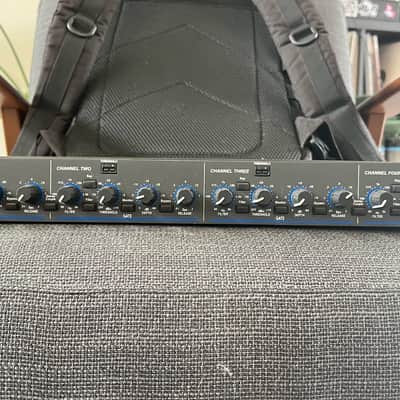 dbx 1074-EU Quad Gate image 2