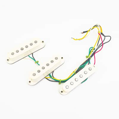 Fender Vintage Noiseless™ Stratocaster Single-Coil Pickup Set image 1