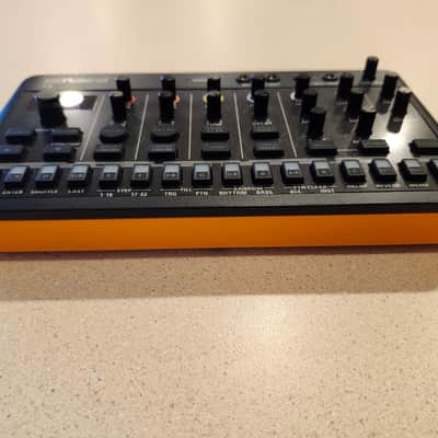 Roland T-8 AIRA Compact Beat Machine 2022 - Present Black image 4