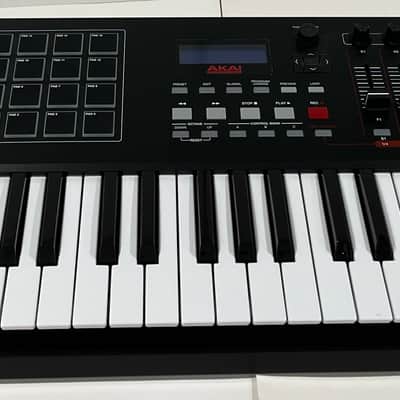 Akai Professional MPK261 MIDI Keyboard Controller