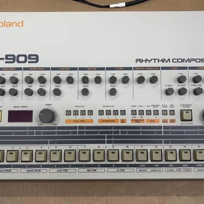 Roland TR-909 110v Rhythm Composer Analog Vintage Drum Machine TR909 image 8