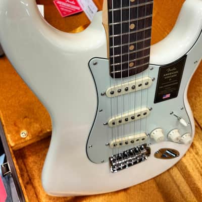Fender American Vintage II 1961 Stratocaster, Rosewood Fingerboard, Olympic White image 13