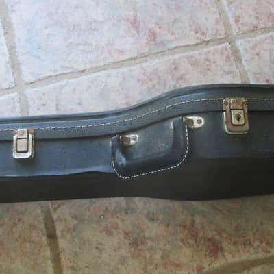 Gibson Les Paul Bass Guitar Case 1970's, Black, Red Interior image 3