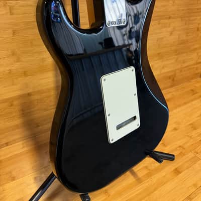 Fender FSR Special Edition Standard Stratocaster with Maple Fretboard 2018 - Black image 8