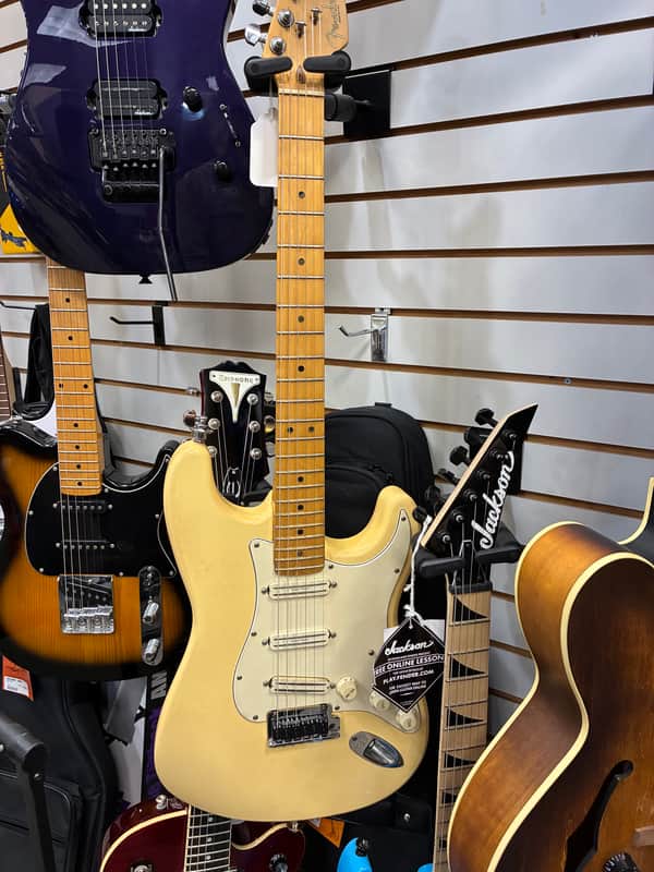 Fender American Standard Stratocaster with Maple Fretboard 1996 - 1997 - Vintage White image 1