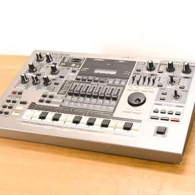 Roland MC-505 Groovebox Sequencer & Drum Machine CG01YXY