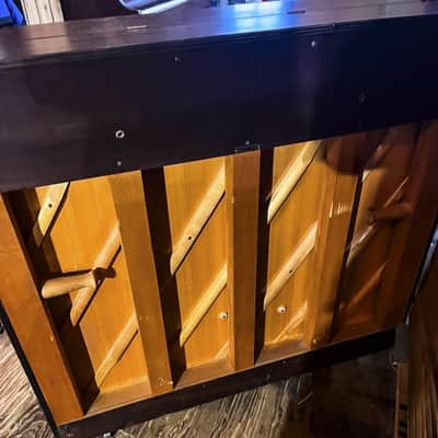 Elegant Acoustic Harmony: Kawai Upright Piano Bild 8