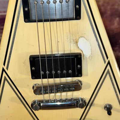 Gibson Designer Series Flying V 1983-1984 - Alpine White with Design image 3