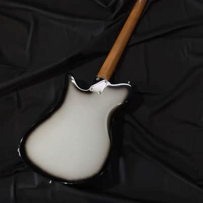 OOPEGG Standard Collection Stormbreaker "Prototype" P90 x 2 w. G5 Vibrato / Silver Burst image 5