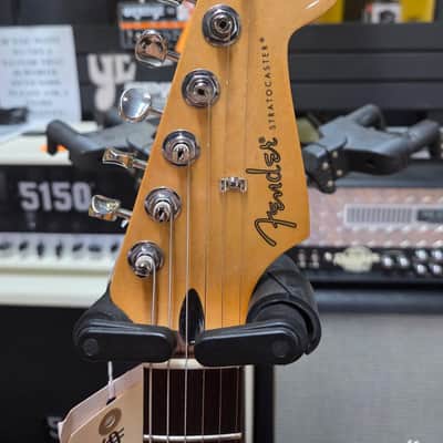 Fender Player II Stratocaster HSS (chambered mah.) Transparent Cherry Burst image 4