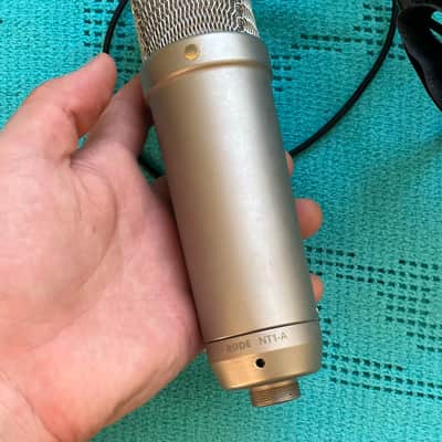 RODE NT1-A Large Diaphragm Cardioid Condenser Microphone 2002 - Present - Silver