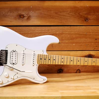 Fender Juanes Signature Stratocaster 2023 - Luna White Super Clean Strat! 30476 Bild 2