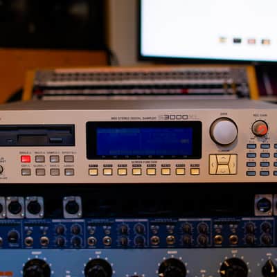 Akai S3000XL MIDI Stereo Digital Sampler image 3