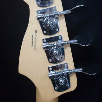 Fender Player Precision Bass with Pau Ferro Fretboard 2020 - Silver image 5