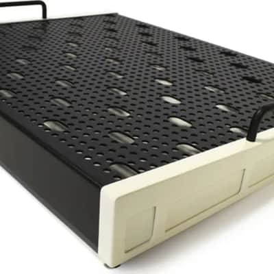 Temple Audio DUO 17 Pedalboard, 17" x 12.5", Vintage White image 1