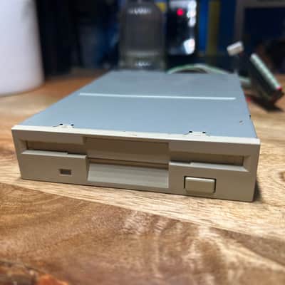 Akai MPC 2000/2000XL Floppy Disk Drive 1999 WORKING image 1