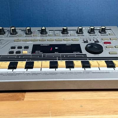 Roland MC-303 Classic Groovebox - Silver image 3