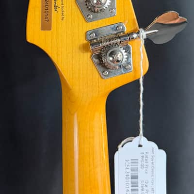 Squier Classic Vibe 70's Jazz Bass 4-String Bass Guitar 3-Tone Sunburst Finish image 11