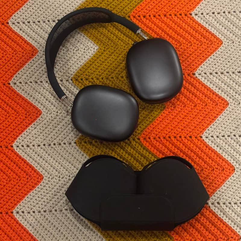 Apple AirPod Max - Excellent Headphones! - incredible Sound and Noise Cancellation! - image 1