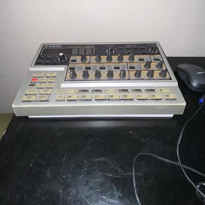 Yamaha AN200 Desktop Synthesizer 2001 - Silver