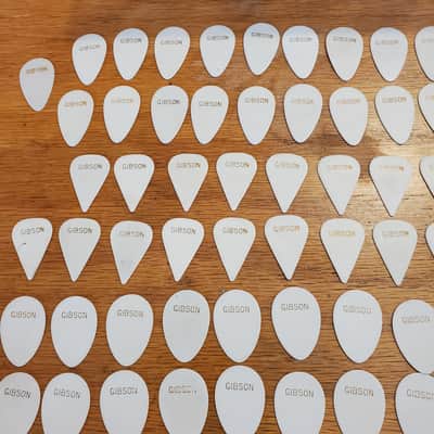 Open your own Case Candy Store with this lot of vintage picks! image 7