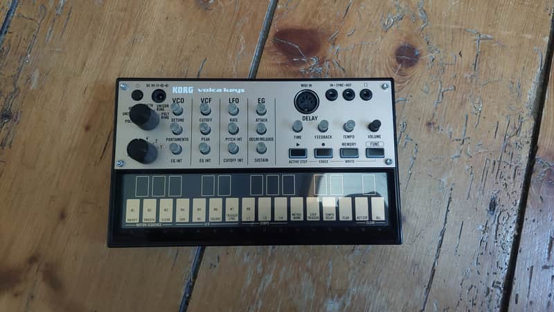 Korg Volca Keys analog synth image 1