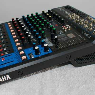 Yamaha MG12XU 12-Channel Analog Mixer 2016 - Present - Black image 4