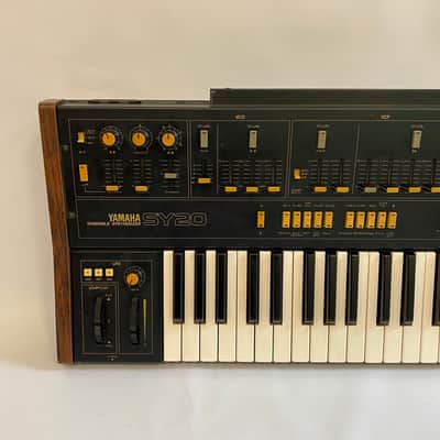 Yamaha SY20 w/ Hardcase image 2