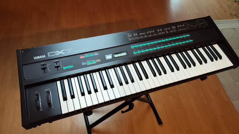 YAMAHA-DX7 FM synthesizer original from 1983