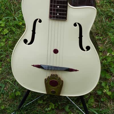 Maccaferri G-40 plastic guitars white image 3