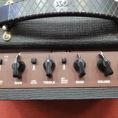 Vox Cambridge 30 Reverb Model V9310 2-Channel 30-Watt 1x10" Hybrid Guitar Combo 1999 - 2001 - Black image 8