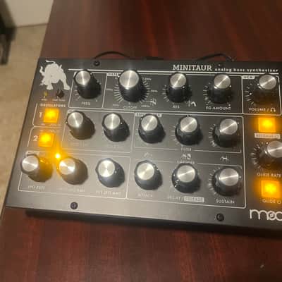 Moog Minitaur Rev2 TBP002 2012 - Present - Black image 3