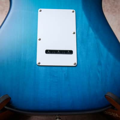 FENDER MIJ Hellecasters Limited Edition '97 Jerry Donahue Stratocaster "Sapphire Blue Transparent + Maple" (1997) image 16