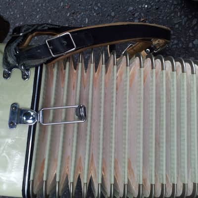 Bellini Accordion 41 Key 120 Base with Case image 12