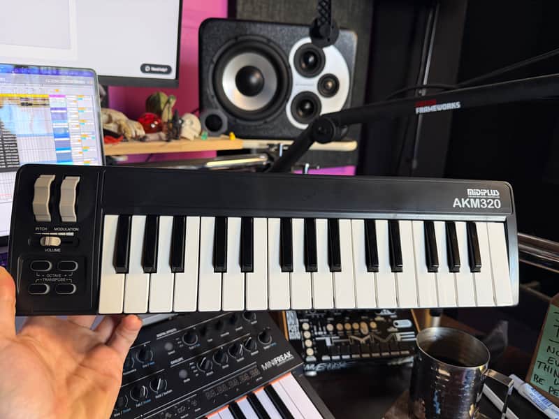 MIDIplus AKM320 Midi Keyboard Controller image 1