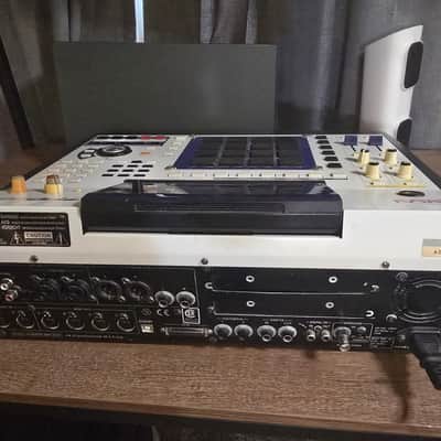 Akai MPC4000 Music Production Center 2002-2007 - Blue White image 11