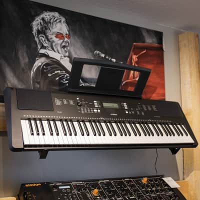 Yamaha PSR-EW310 76-Key Portable Keyboard B-STOCK