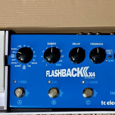 TC Electronic Flashback X4 Delay & Looper 2011 - 2019 - Blue image 3