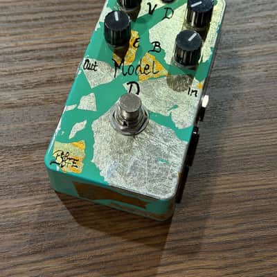 BJFE Model D (4-Knob) 2000 - 2018 - Graphic image 2