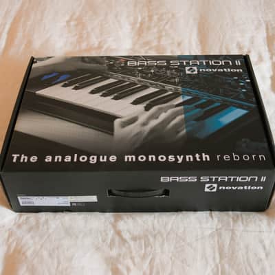 Novation Bass Station II 25-Key Monophonic Synthesizer 2013 - Present - Black image 3