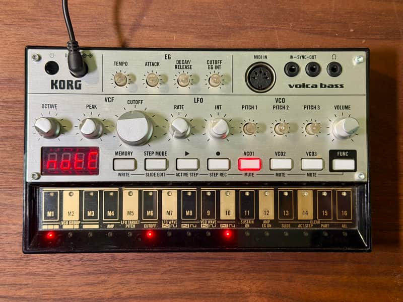 Korg Volca Bass Analog Bass Sequencer/Synthesizer 2013 - Present - Silver/Black image 1
