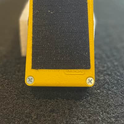 MXR M148 Micro Chorus Yellow Modulation Effect Pedal for Electric Guitar image 8